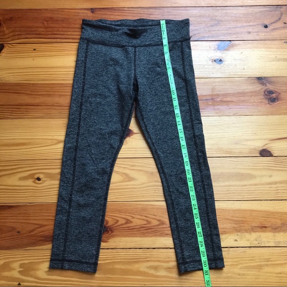 Under Armour Gray Capris Leggings, EUC, S - Picture 5 of 12